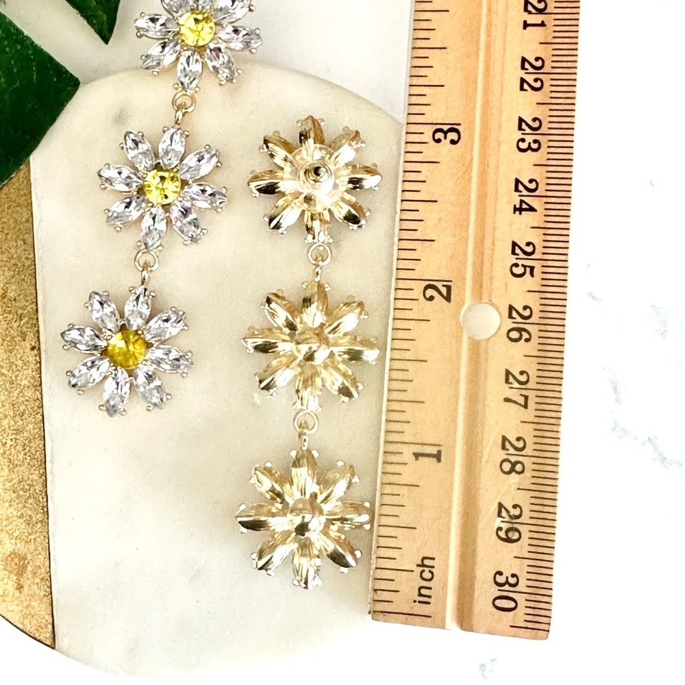 2/$30🌵 Daisy Flower Floral Earrings Crystal Rhinestones Bohemian Boho NEW Gift - Picture 7 of 8